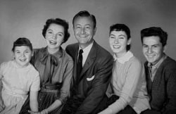 Father Knows Best Season Six In 2020 Father Knows Best Great Tv Shows Young Fathers